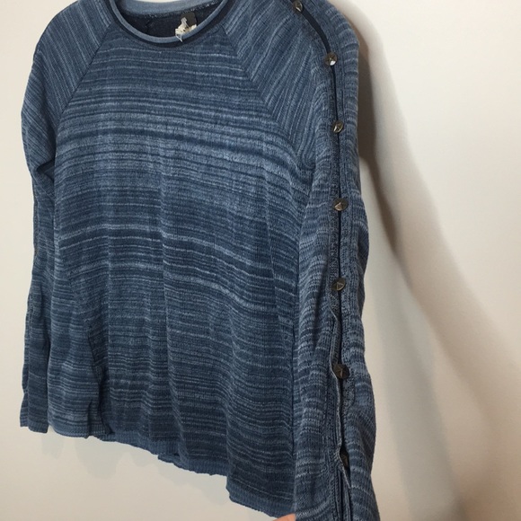 Free People We The Free sweater  w/ ⭐️ buttons - Picture 4 of 5